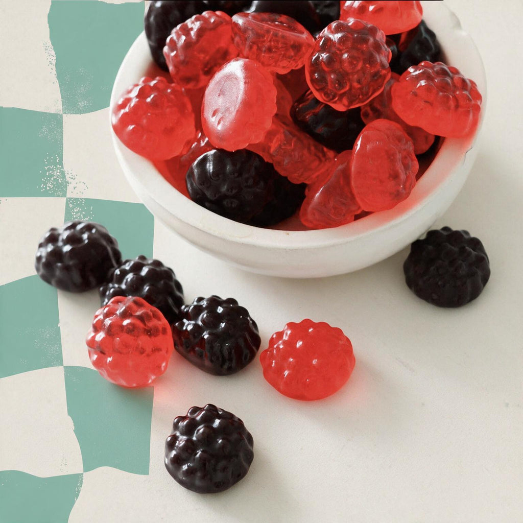 Bol de bonbons gelifies framboises et mures c est Bonbon sur fond damier vert menthe, boutique Sans Filtre