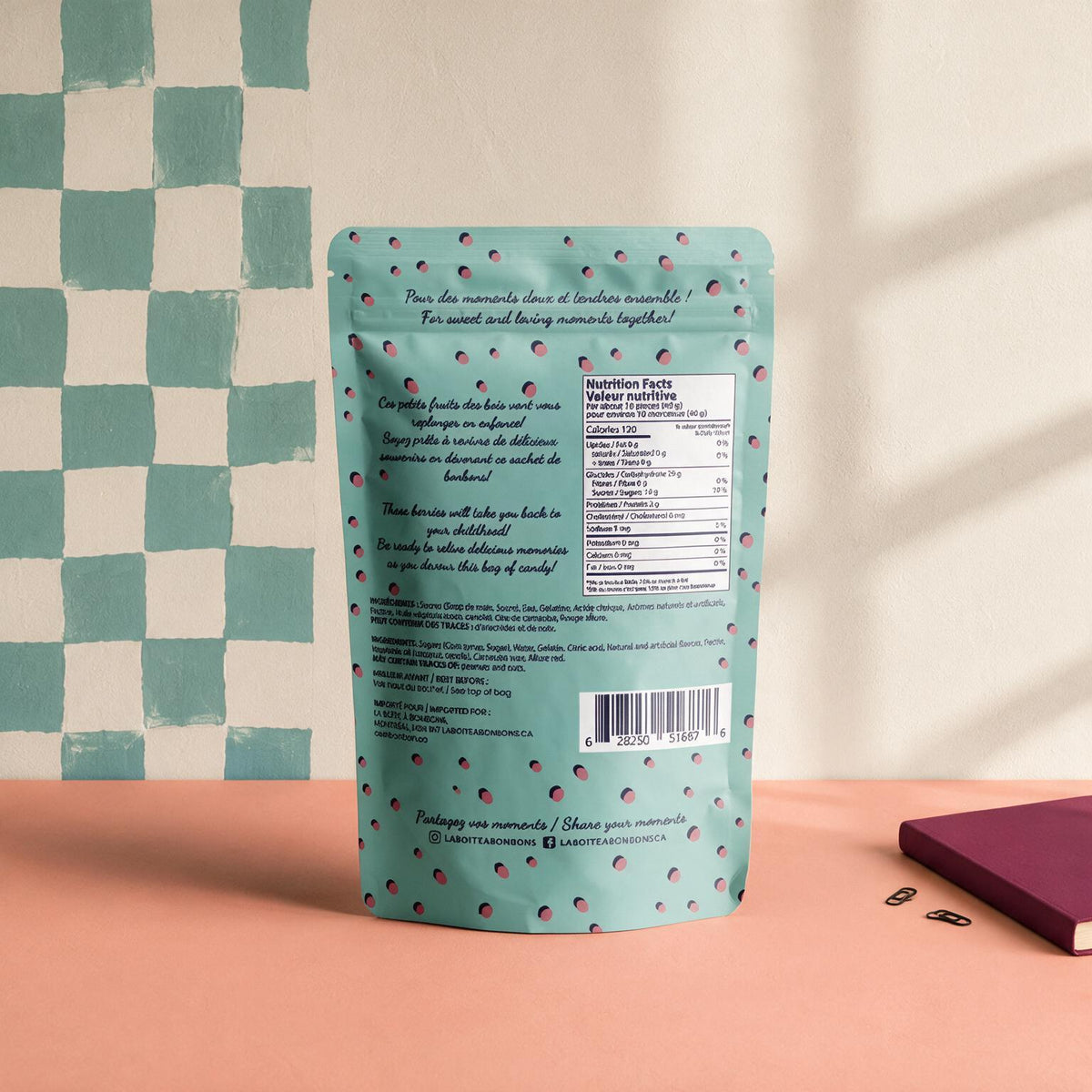 Endos du sachet c est Bonbon Framboises avec valeur nutritive sur fond damier et terracotta, boutique Sans Filtre