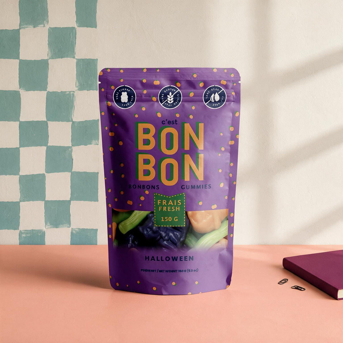 Sachet c est Bonbon Halloween 150 g sur fond damier et terracotta, boutique Sans Filtre