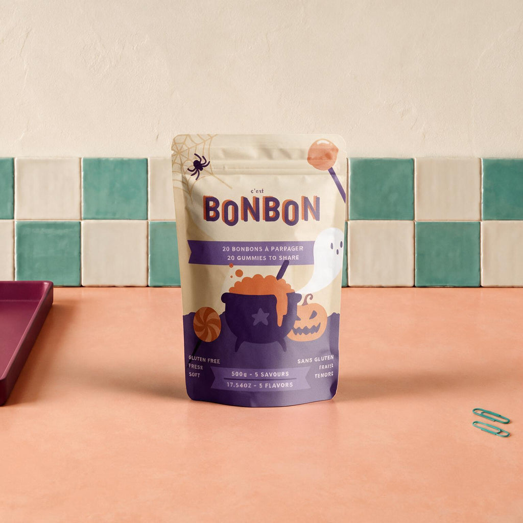 Sachet de bonbons gelifies c est Bonbon Halloween 500 g sur fond damier et terracotta, boutique Sans Filtre
