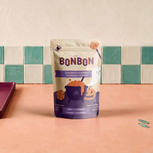 Sachet de bonbons gelifies c est Bonbon Halloween 500 g sur fond damier et terracotta, boutique Sans Filtre