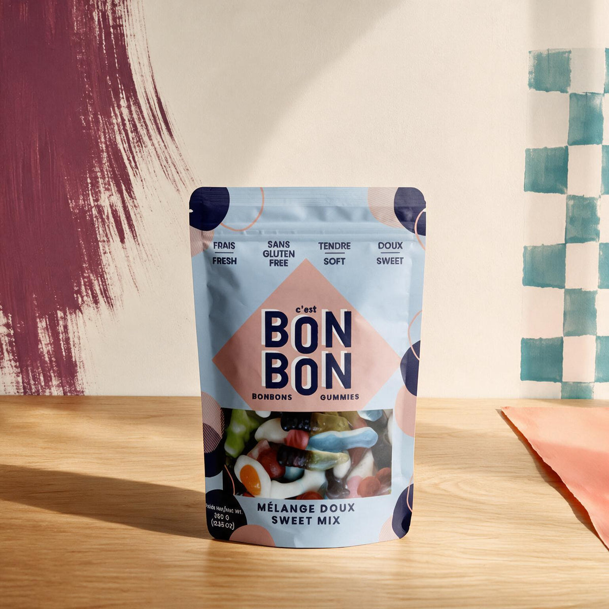 Sachet c est Bonbon Melange Doux 350 g sur fond bordeaux et damier, boutique Sans Filtre