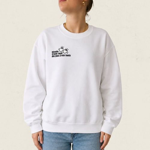 Chandail crewneck blanc avec yeux illustres et le message Desolee d'avoir roule des yeux a voix haute, boutique Sans Filtre