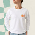 Chandail crewneck blanc avec le message La vie est belle en lettrage turquoise et orange, boutique Sans Filtre