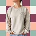 Chandail crewneck sable avec fleur de lotus illustree et le message Calm the fuck down, boutique Sans Filtre