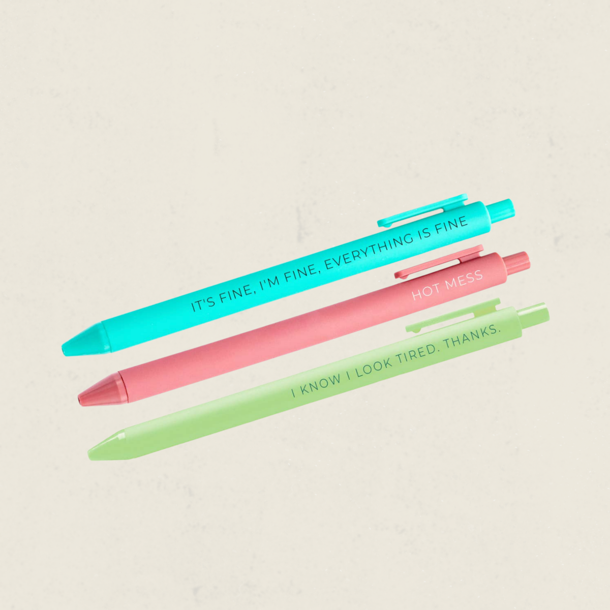 Ensemble de trois stylos turquoise rose et vert avec messages humoristiques hot mess et it's fine I'm fine, boutique Sans Filtre