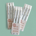 Trois ensembles de stylos gel blancs i don't give a fuck dans leur emballage New Fave Pens, boutique Sans Filtre