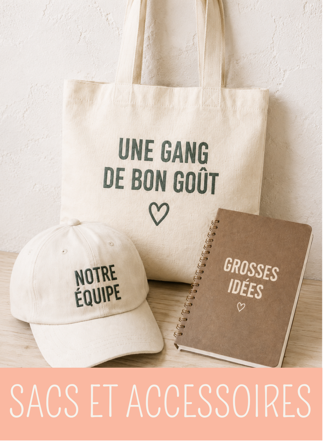 Sac réutilisable, casquette et carnet personnalisés avec des messages sur l’esprit d’équipe.