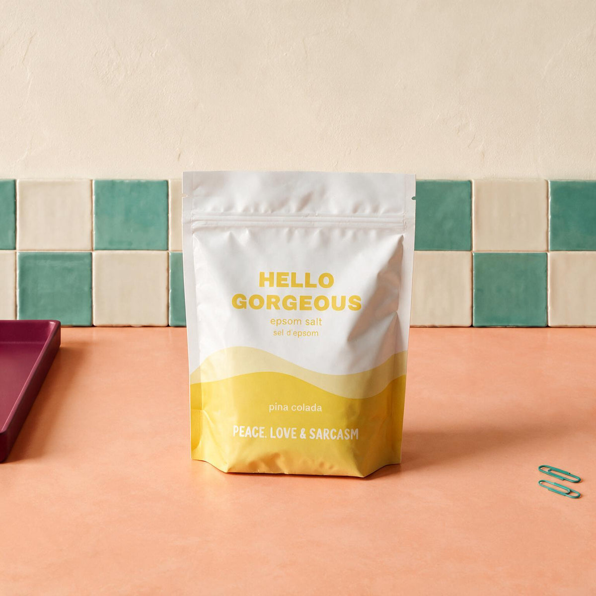 Sachet de sel d'epsom pina colada Hello gorgeous de Peace, Love & Sarcasm, boutique Sans Filtre