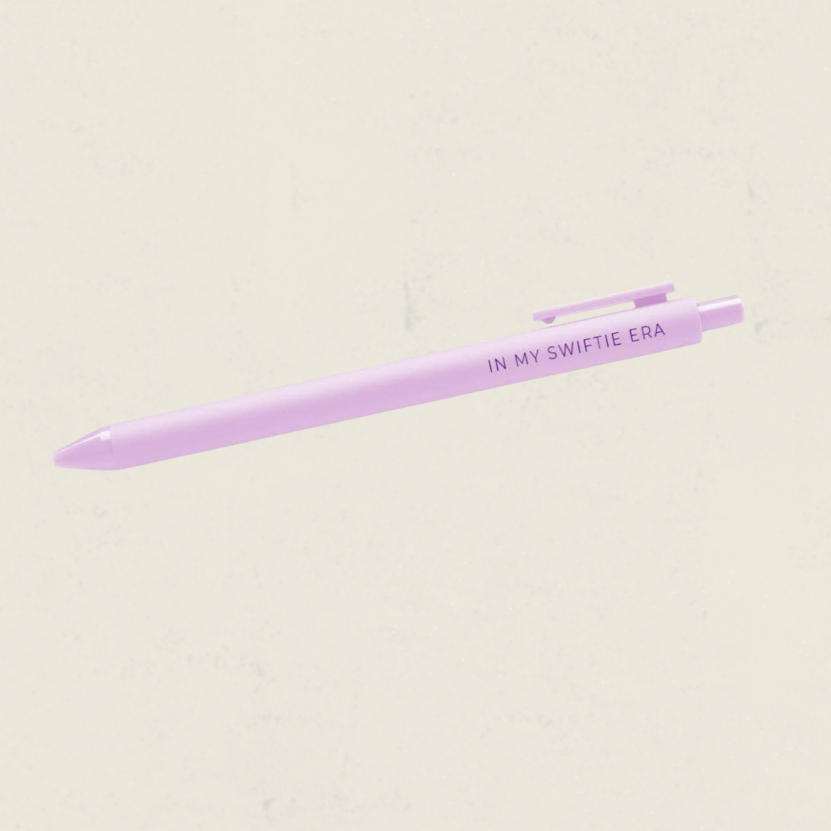 Stylo lilas avec le message In My Swiftie Era, boutique Sans Filtre