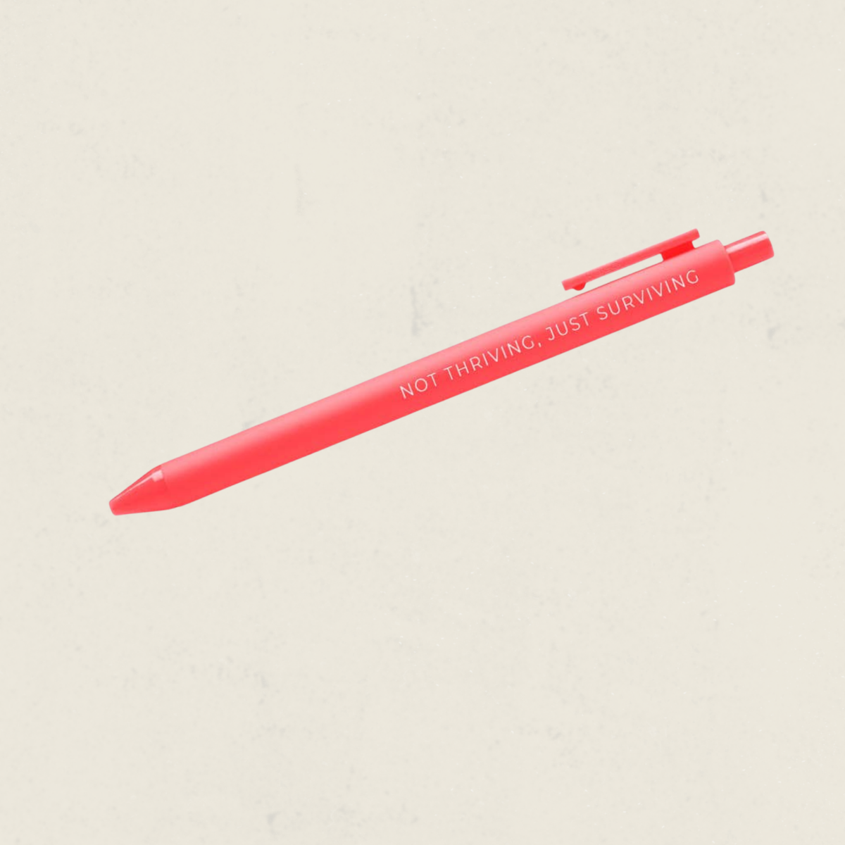 Stylo rouge corail avec le message Not thriving just surviving, boutique Sans Filtre