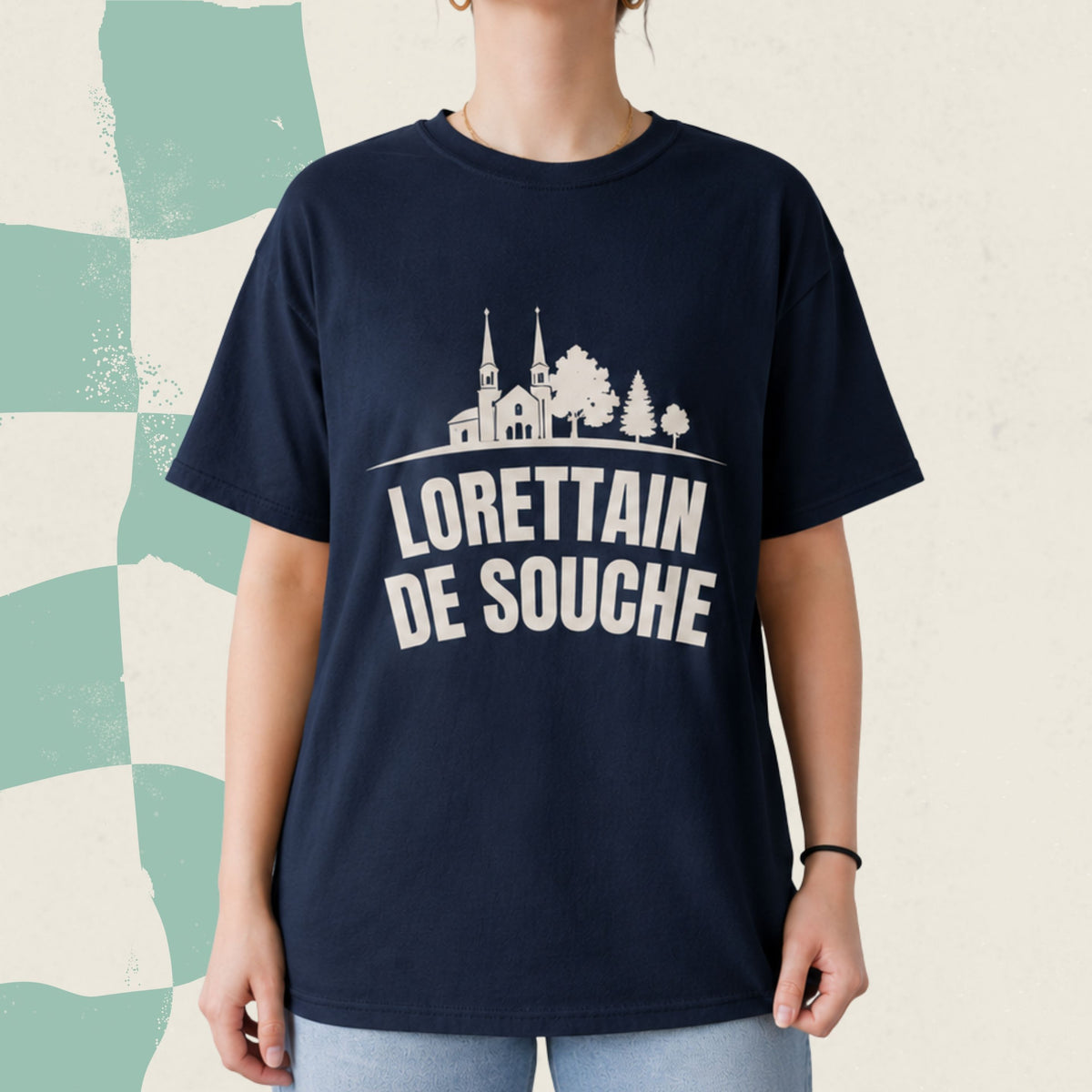 T-shirt bleu marine avec eglise de Loretteville illustree et le message Lorettain de souche, boutique Sans Filtre