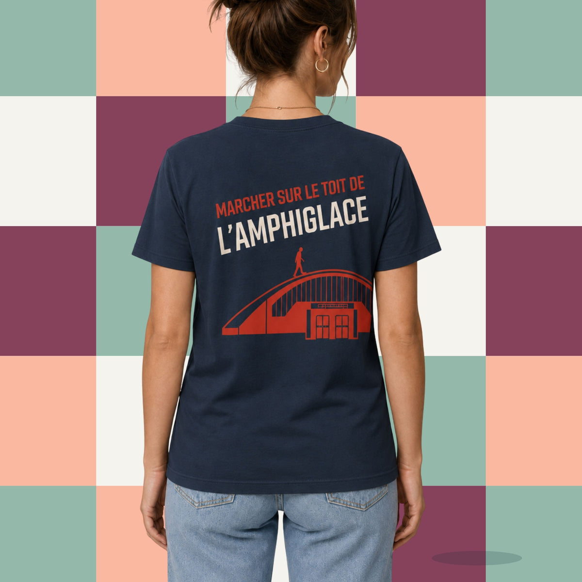 Dos d'un t-shirt bleu marine avec l'Amphiglace illustre et le message Marcher sur le toit de l'Amphiglace, boutique Sans Filtre