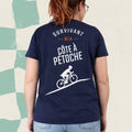Dos d'un t-shirt bleu marine avec cycliste illustre et le message Survivant de la cote a Petoche, boutique Sans Filtre