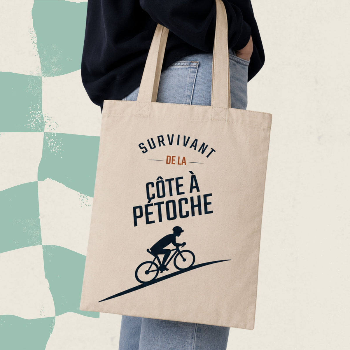 Sac fourre-tout ecru avec cycliste illustre et le message Survivant de la cote a Petoche, boutique Sans Filtre