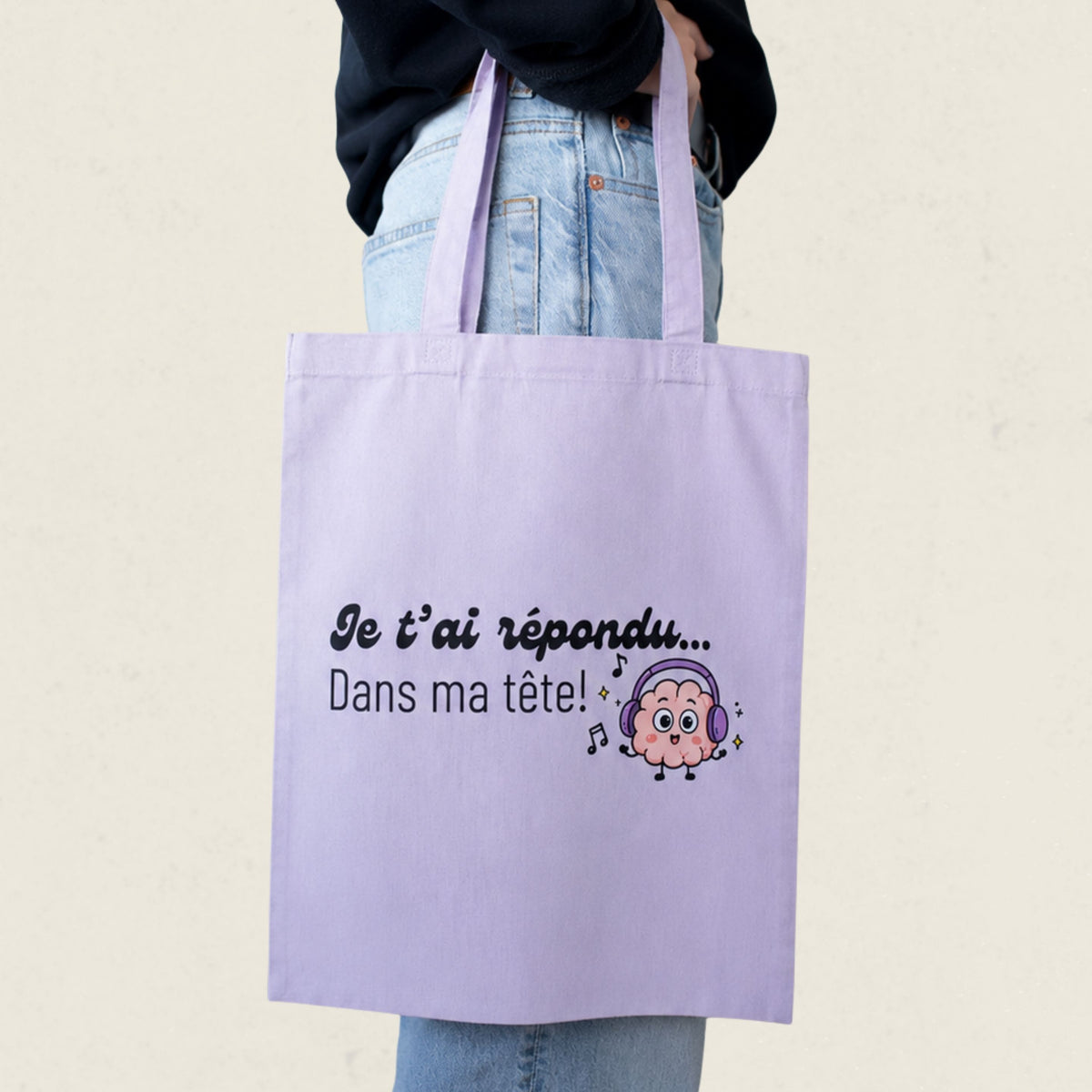 Sac fourre-tout lilas avec cerveau illustre portant des ecouteurs et le message Je t'ai repondu... dans ma tete, boutique Sans Filtre