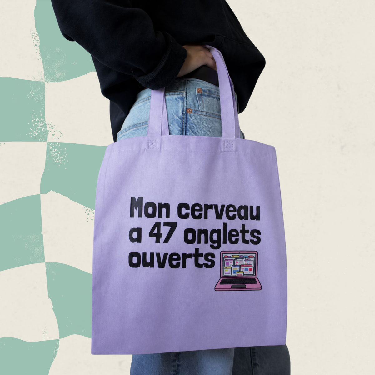 Sac fourre-tout lilas avec ordinateur portable illustre et le message Mon cerveau a 47 onglets ouverts, boutique Sans Filtre