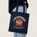 Sac fourre-tout bleu marine avec burger illustre et le message L'Interfromage la legende locale, boutique Sans Filtre