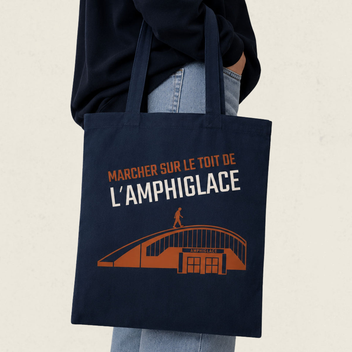 Sac fourre-tout bleu marine avec l'Amphiglace illustre et le message Marcher sur le toit de l'Amphiglace, boutique Sans Filtre