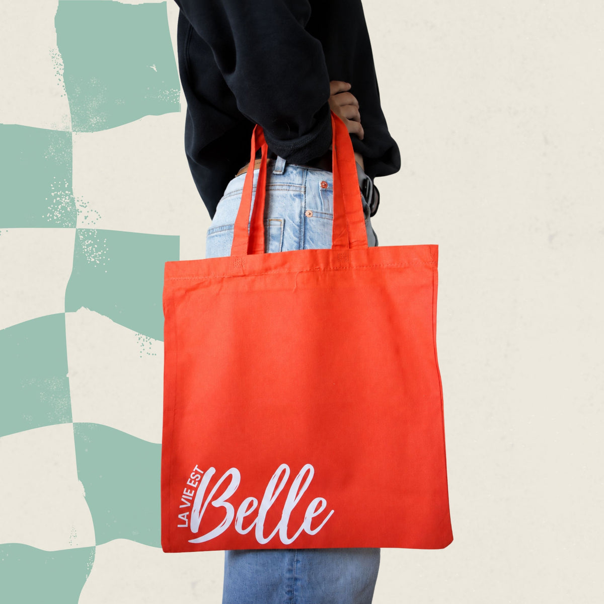 Sac fourre-tout orange avec le message La vie est belle en lettrage blanc, boutique Sans Filtre