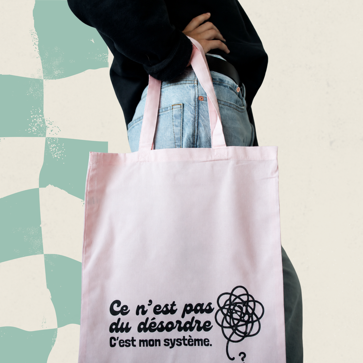 Sac fourre-tout rose pale avec le message Ce n'est pas du desordre c'est mon systeme, boutique Sans Filtre