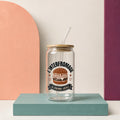 Verre en verre avec couvercle de bambou et paille, burger illustre et message L'Interfromage la legende locale, boutique Sans Filtre