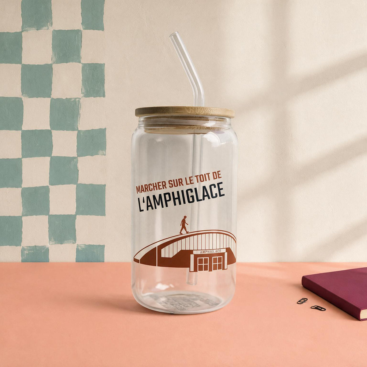 Verre en verre avec couvercle de bambou et paille, message Marcher sur le toit de l'Amphiglace, boutique Sans Filtre