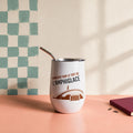 Verre isotherme blanc avec l'Amphiglace illustre et le message Marcher sur le toit de l'Amphiglace, boutique Sans Filtre