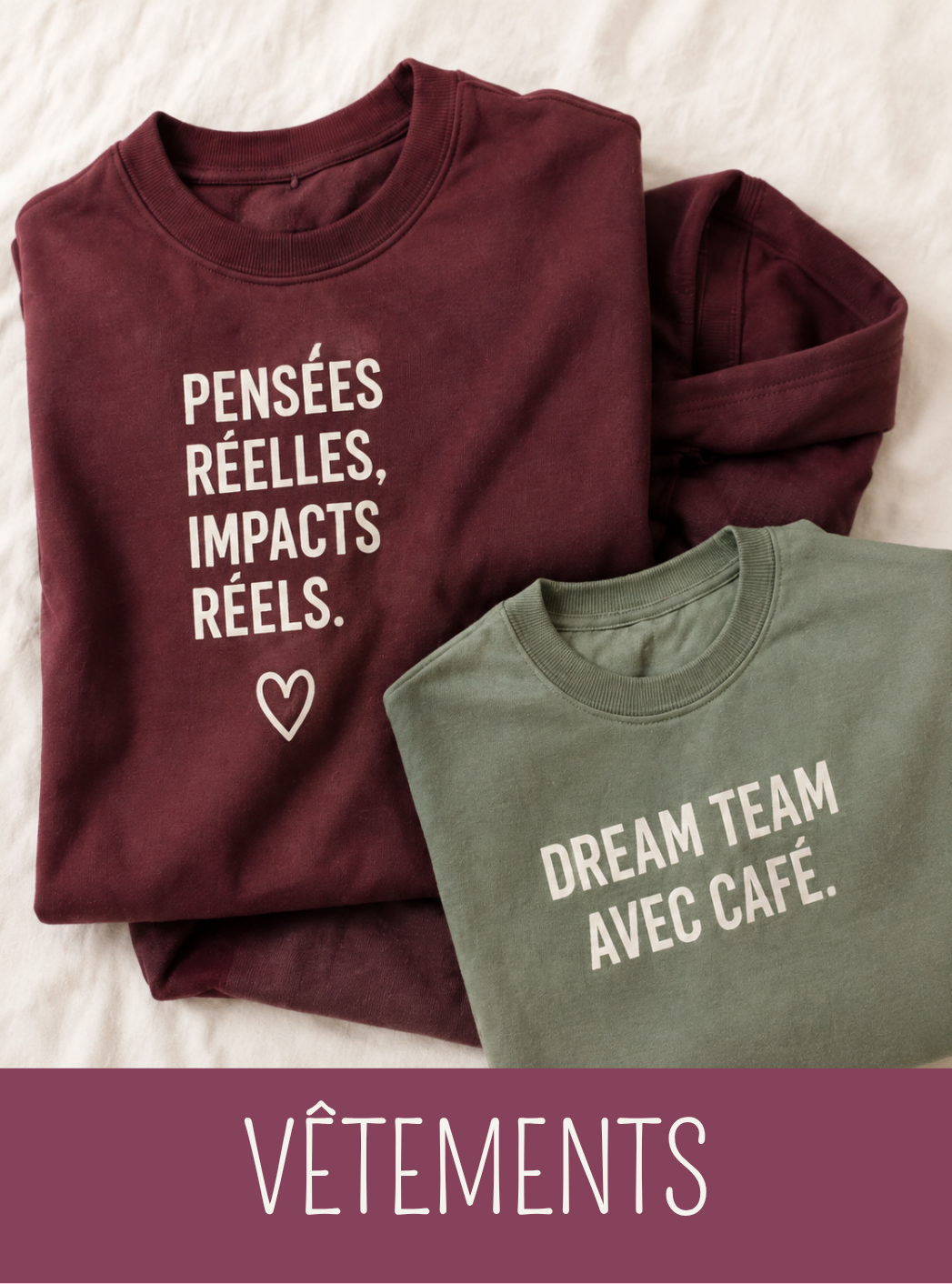 Chandails bourgogne et vert avec les messages “Pensées réelles, impacts réels” et “Dream team avec café